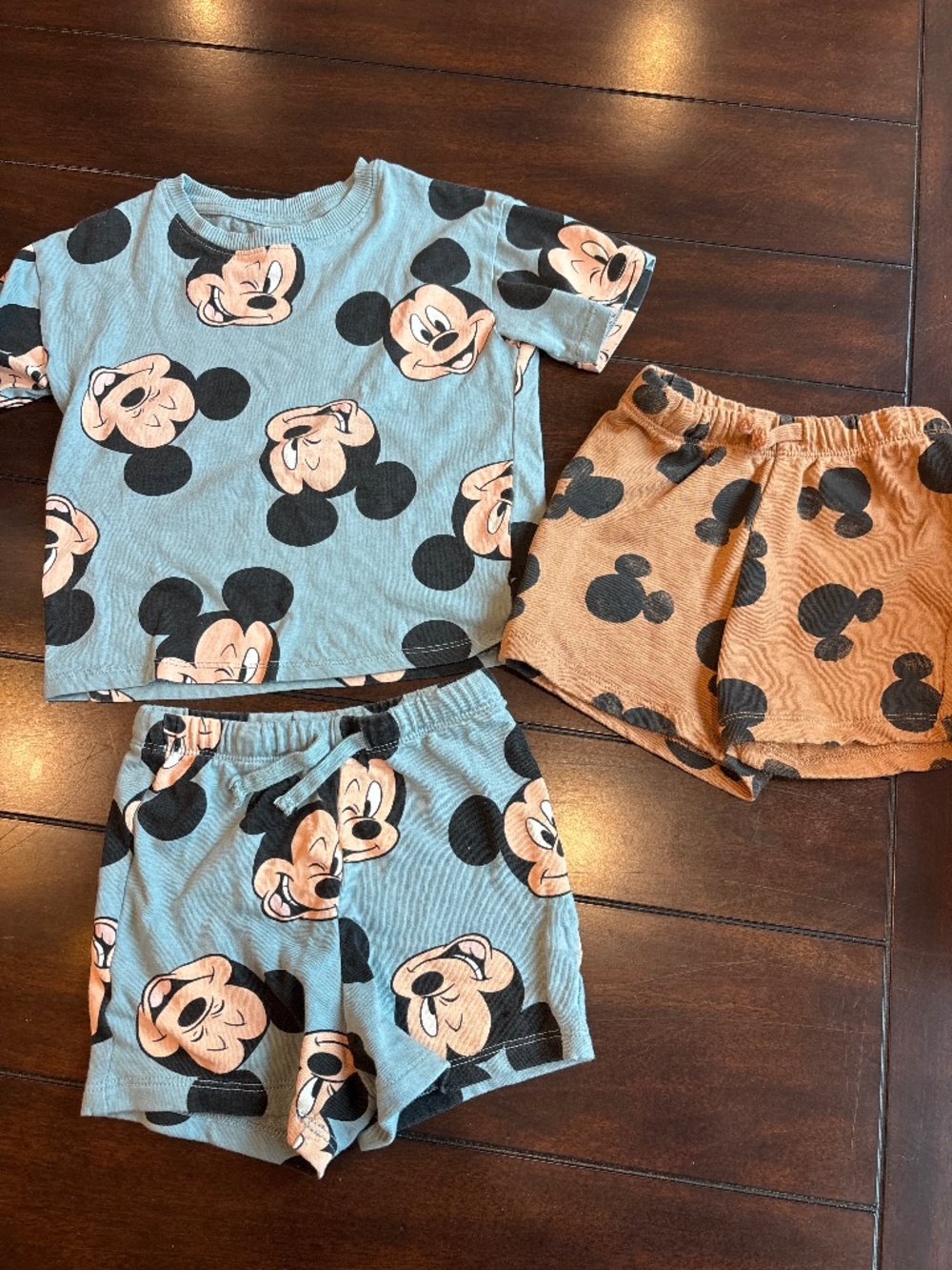 H&M Disney Mickey outfit